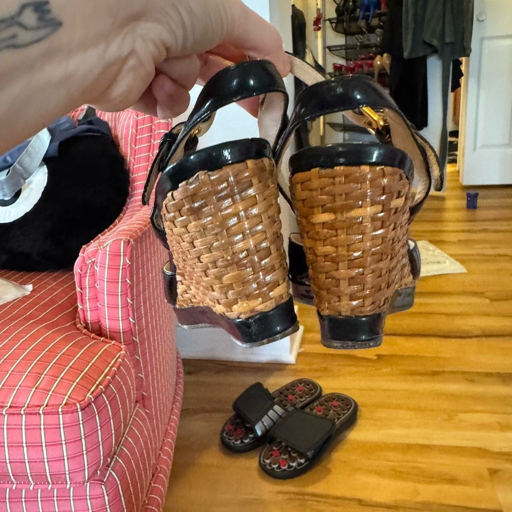 Prada Women's Navy Sandals - Picture 2 of 6